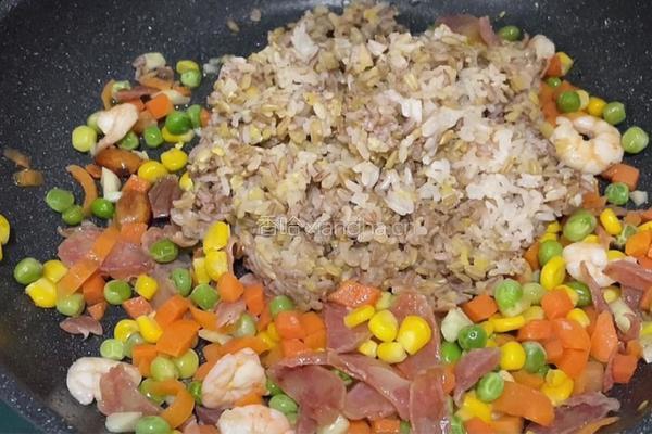 时蔬谷物炒饭的做法图解5