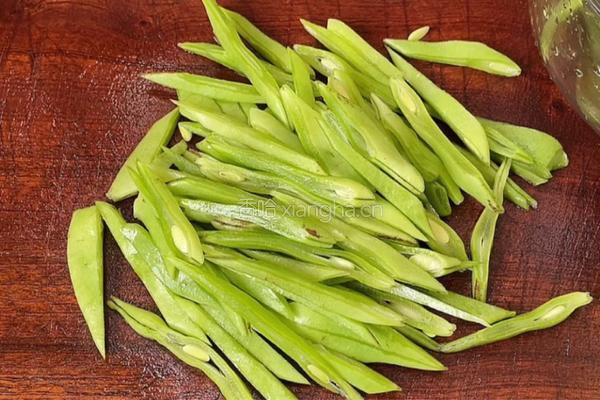 牛肉炒豆角的做法图解1