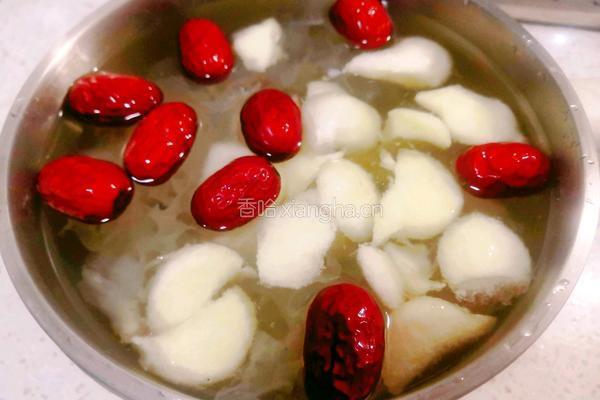 银耳雪梨粥的做法图解4
