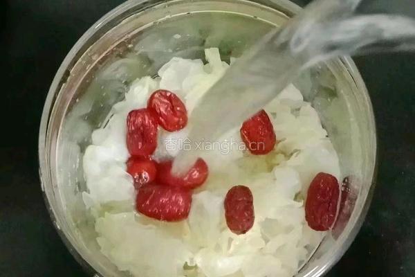 雪莲果银耳糖水的做法图解4