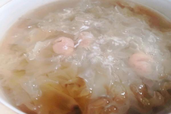 年夜饭甜品水果银耳羹的做法图解6