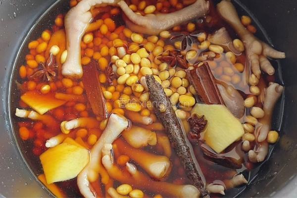 鸡爪焖黄豆的做法图解8
