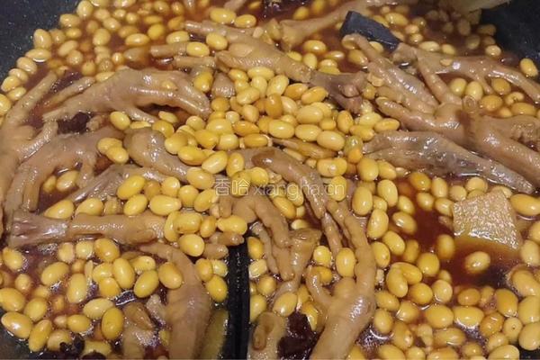 鸡爪焖黄豆的做法图解9
