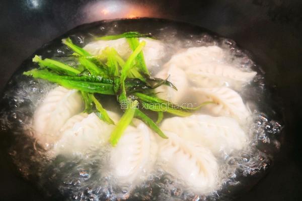 年夜饭翡翠柳叶饺子的做法图解3