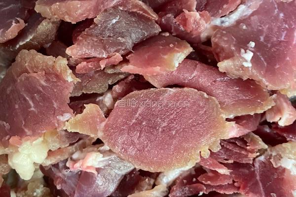 辣椒炒肉解馋下饭菜的做法图解1