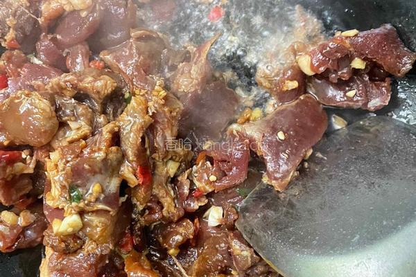 辣椒炒肉解馋下饭菜的做法图解6