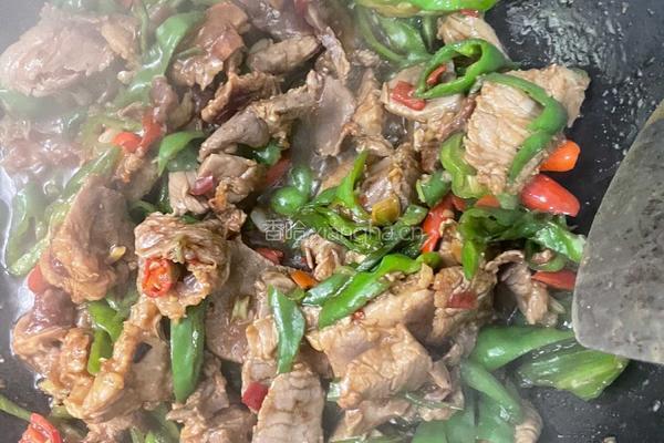 辣椒炒肉解馋下饭菜的做法图解8