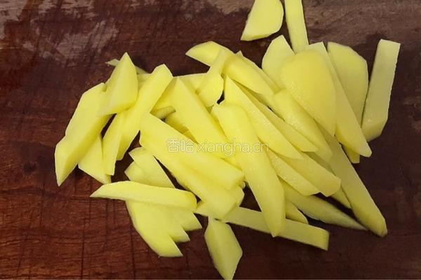 黑椒牛肉土豆条的做法图解1