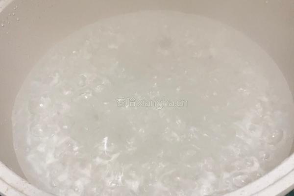 牛肉丸生菜汤的做法图解1