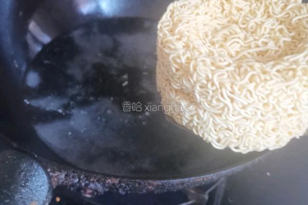 雪碧柠檬方便面的做法图解4