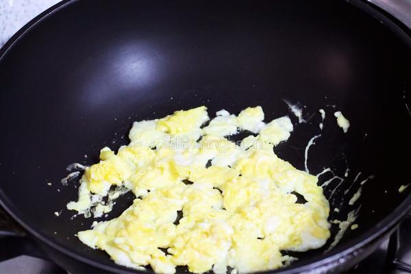 腊肠鸡蛋炒饭的做法图解6
