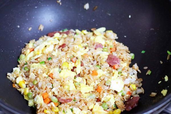 腊肠鸡蛋炒饭的做法图解12