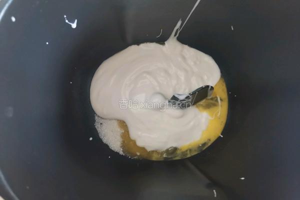 毛毛虫酸奶面包的做法图解2