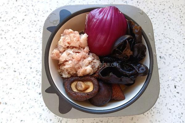 香菇木耳肉酱面（宝宝版）的做法图解1