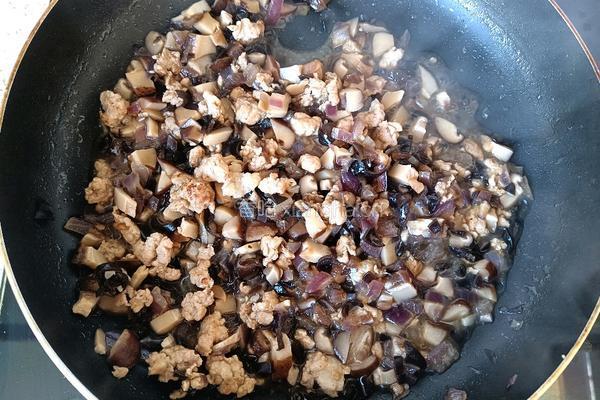 香菇木耳肉酱面（宝宝版）的做法图解5
