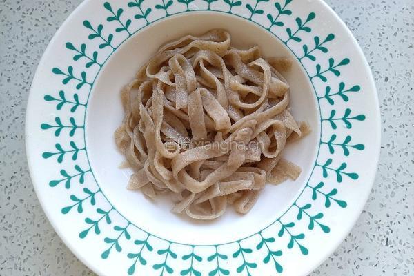 香菇木耳肉酱面（宝宝版）的做法图解6
