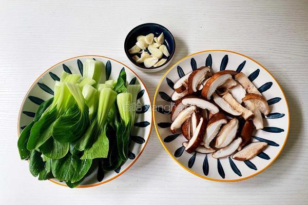 香菇炒油菜的做法图解2