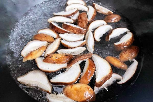 香菇炒油菜的做法图解4