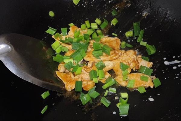 青蒜鸡肉片的做法图解6