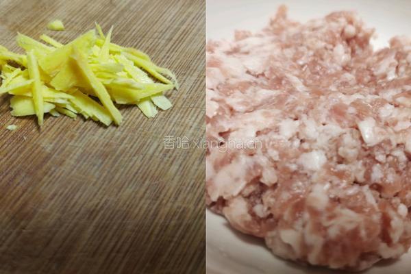 胡萝卜玉米豌豆肉沫粥的做法图解1