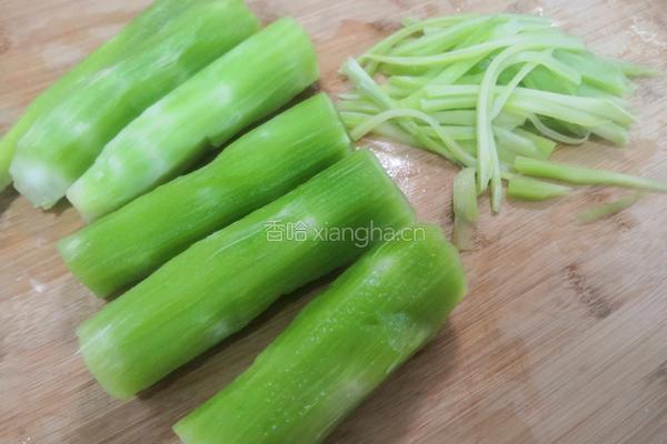 香辣莴苣丝的做法图解1