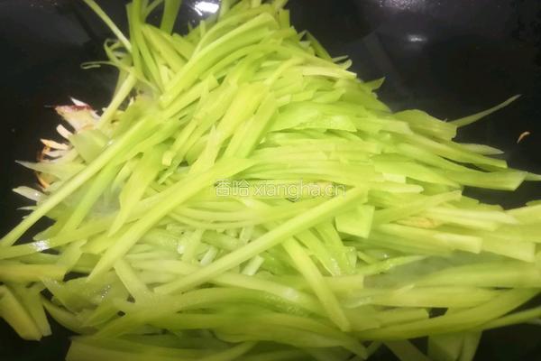 香辣莴苣丝的做法图解4