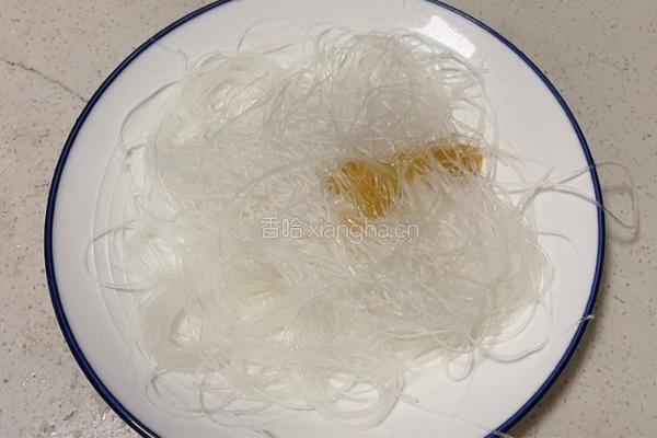 粉丝蒸鱿鱼的做法图解3