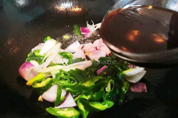 葱爆豆腐的做法图解3