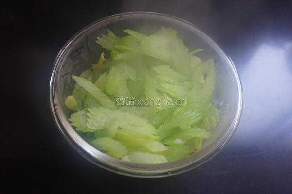 西芹滑蛋的做法图解4