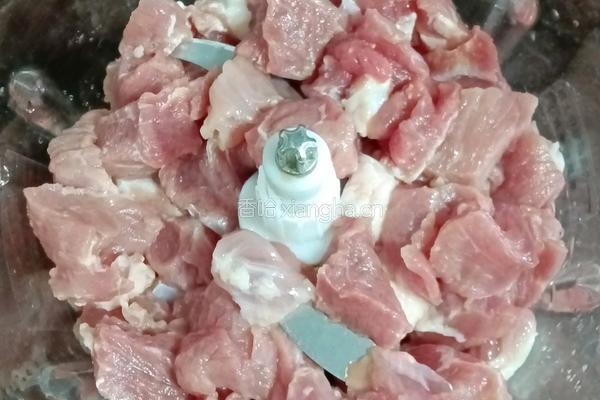 蒸萝卜肉丸的做法图解1