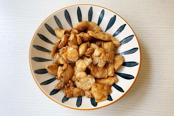 西兰花胡萝卜炒鸡胸肉的做法图解7