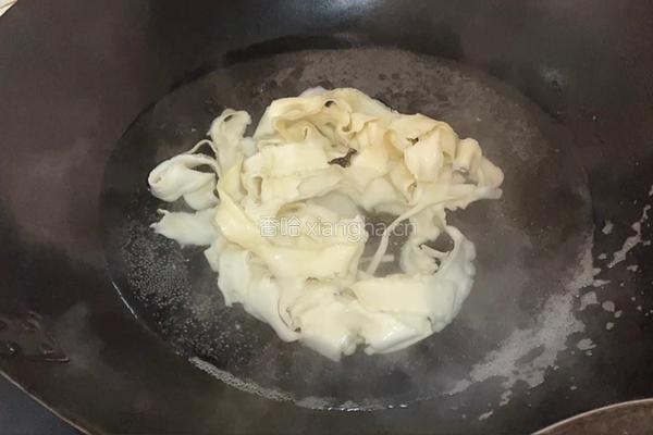 紫菜肉丸子面的做法图解2