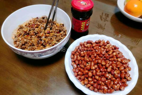 老干妈拌花生牛肉酱的做法图解1
