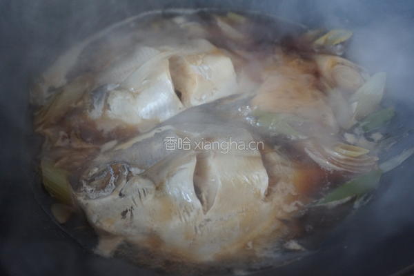 不加一滴油的干烧鲳鱼的做法图解8