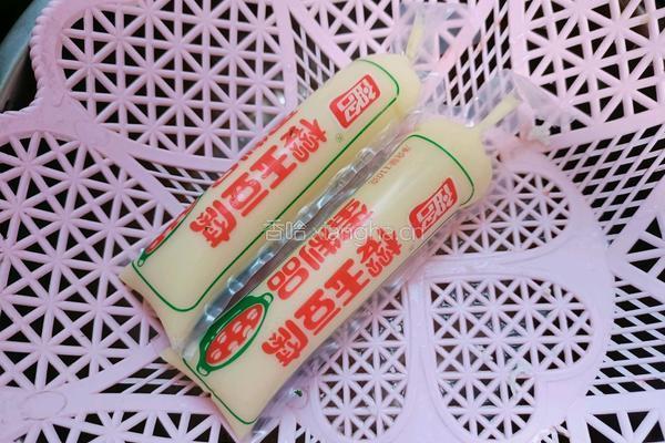 荠菜炒樱玉豆腐的做法图解2