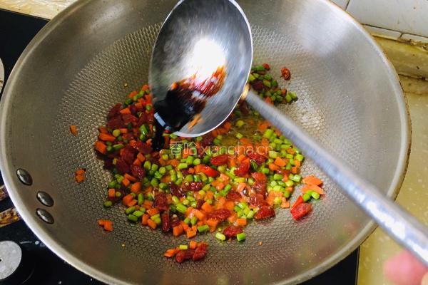 酱油炒饭的做法图解4
