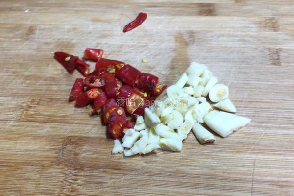 腊肉炒包菜的做法图解3