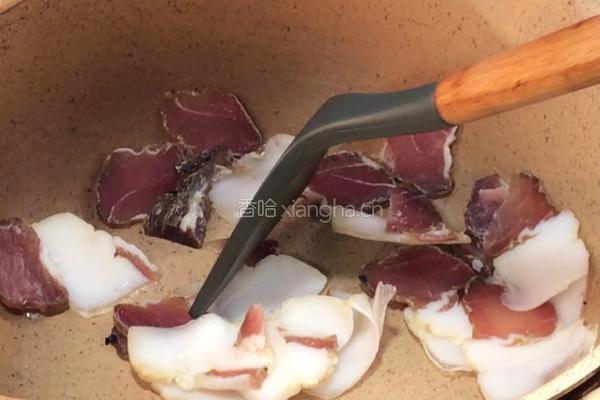 腊肉炒包菜的做法图解4