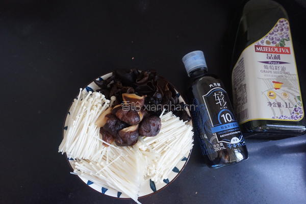  清炒什锦菌菇的做法图解1