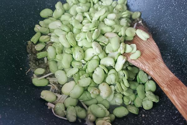 炒雪菜笋丝豆瓣的做法图解5