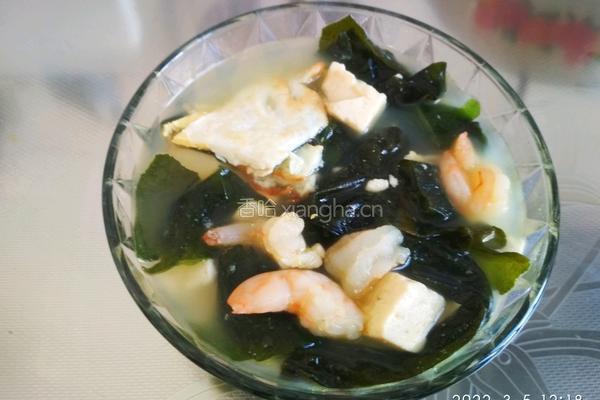 裙带菜虾仁鸡蛋豆腐汤