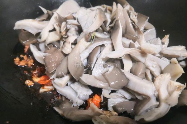 木耳平菇肉三鲜的做法图解8