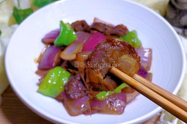 青椒洋葱炒香肠的做法图解8