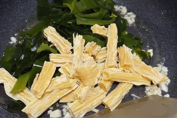 腐竹炒海带的做法图解4