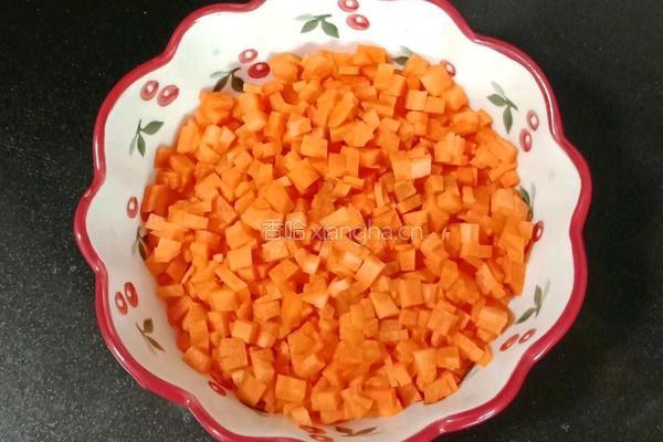 胡萝卜木耳蛋炒饭的做法图解3