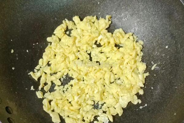 胡萝卜木耳蛋炒饭的做法图解6