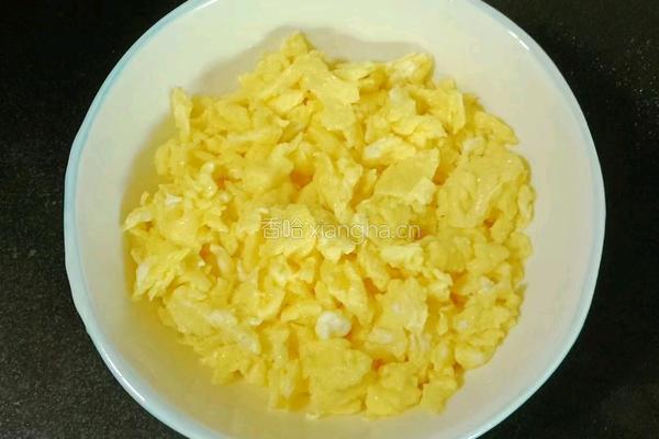 胡萝卜木耳蛋炒饭的做法图解7