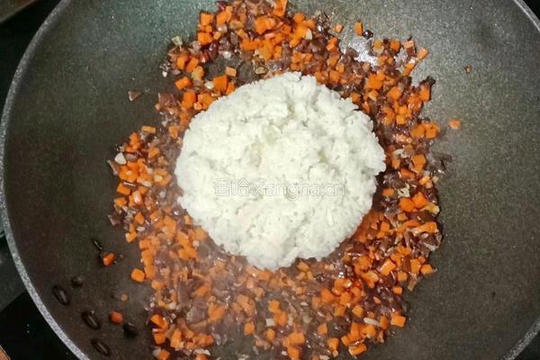 胡萝卜木耳蛋炒饭的做法图解10