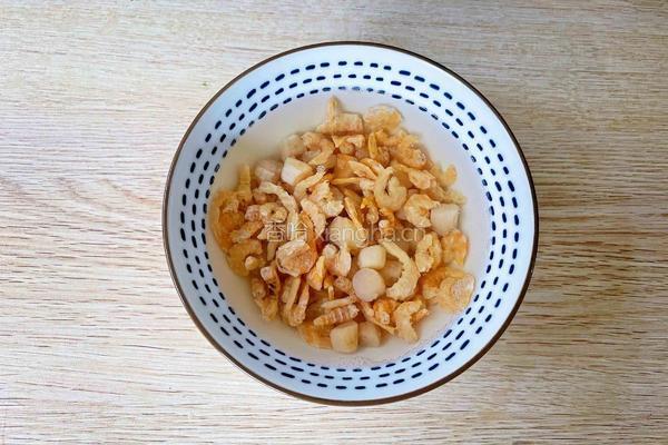干贝虾米炒西兰花的做法图解2