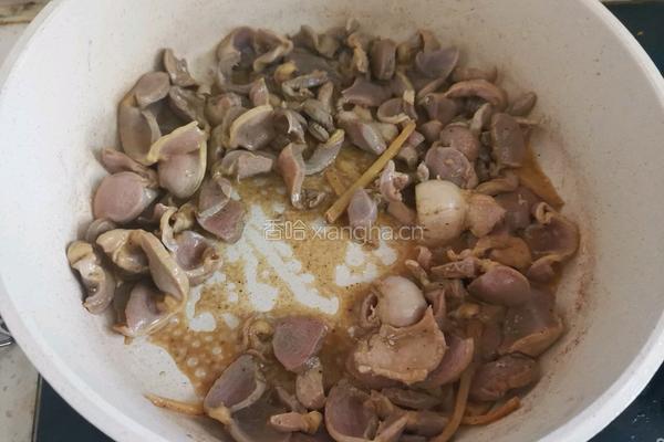 芹菜炒鸡胗的做法图解7